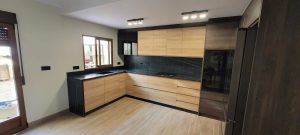 Cocina 2 colores roble nature y ardesia (9)