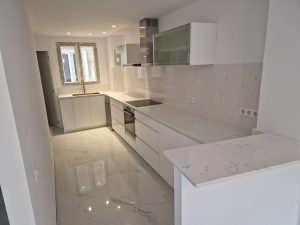 cocina blanco brillo tirador incorporado