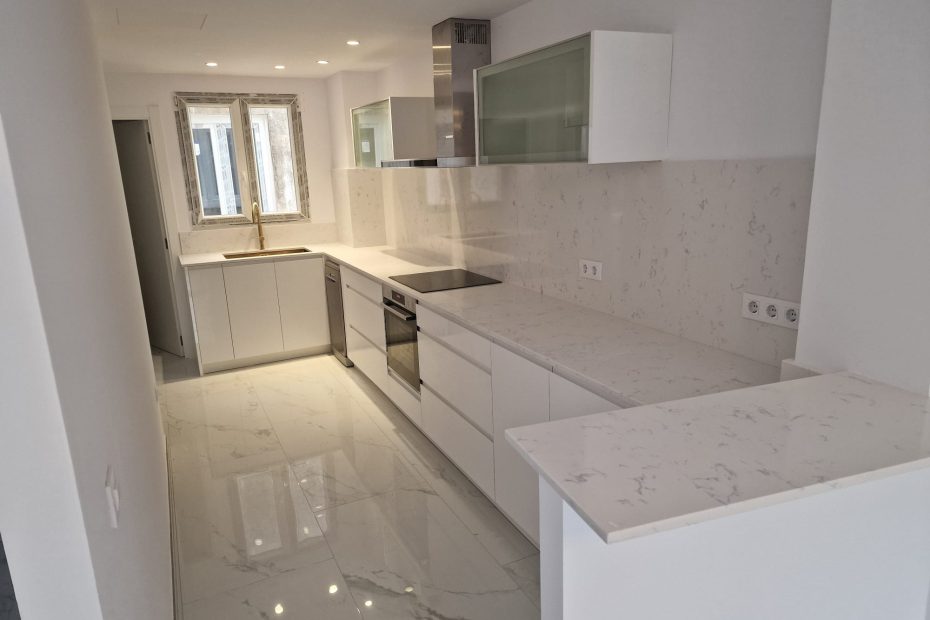 cocina blanco brillo tirador incorporado