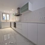 Cocina moderna a medida realizada por Carpintería Madermas en Denia