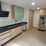 Cocina moderna a medida realizada por Carpintería Madermas en Denia