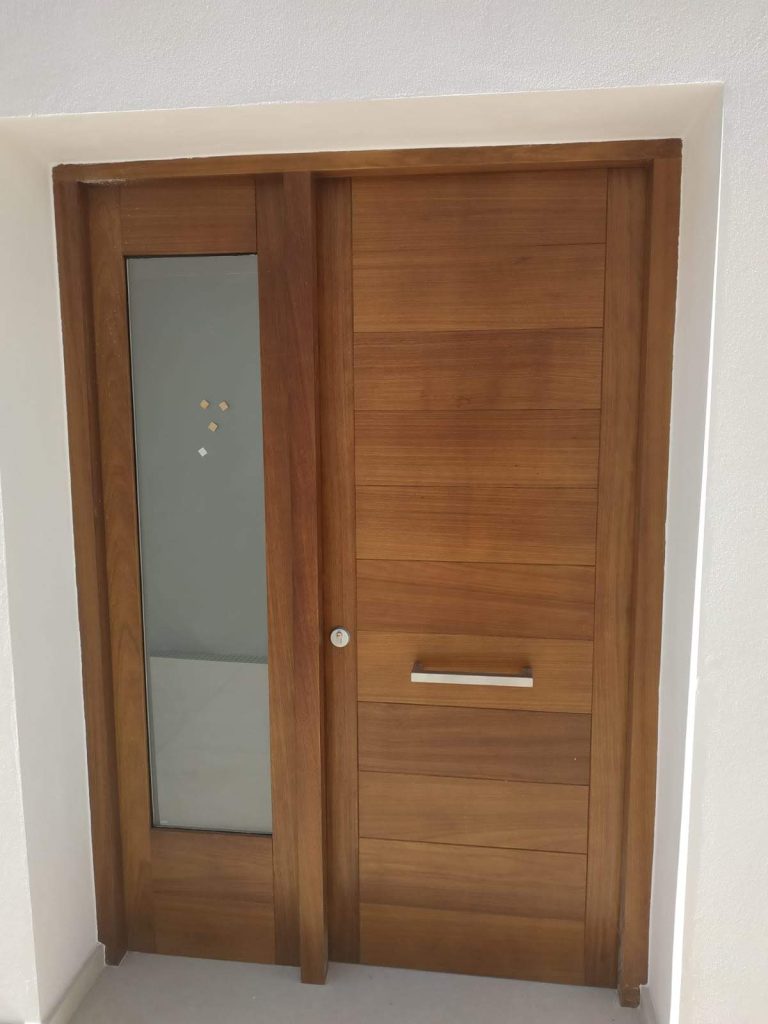 Puertas de madera a medida en Denia